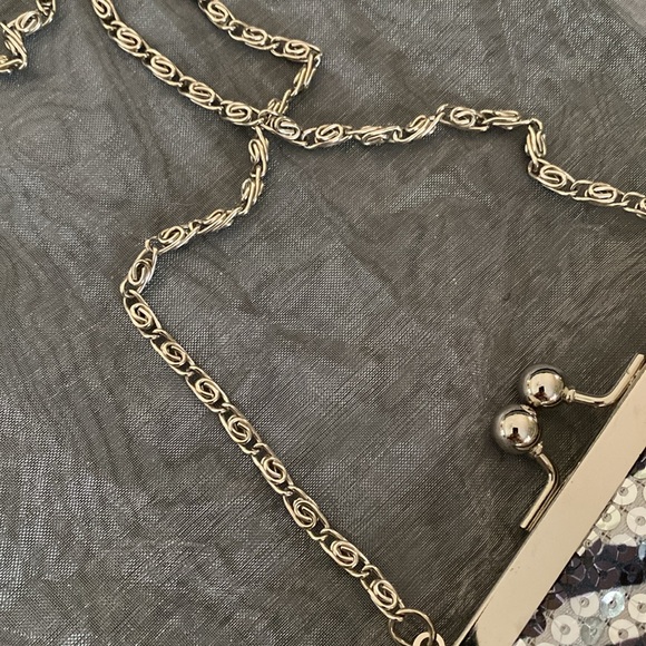 Gorgeous, black and silver sequin clutch with chain - Picture 3 of 4
